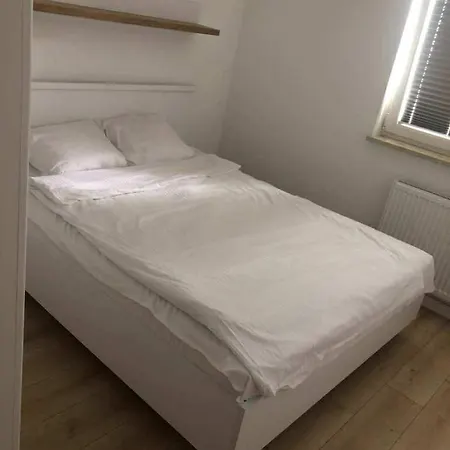 Airport Okecie Daire Varşova